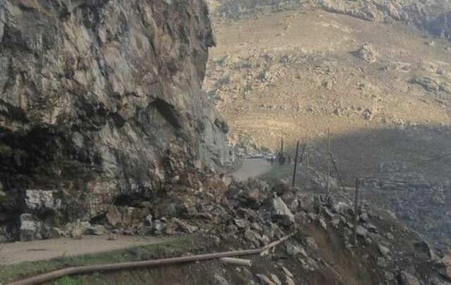 Lahıc yolu qaya parçalarından təmizləndi - Video 