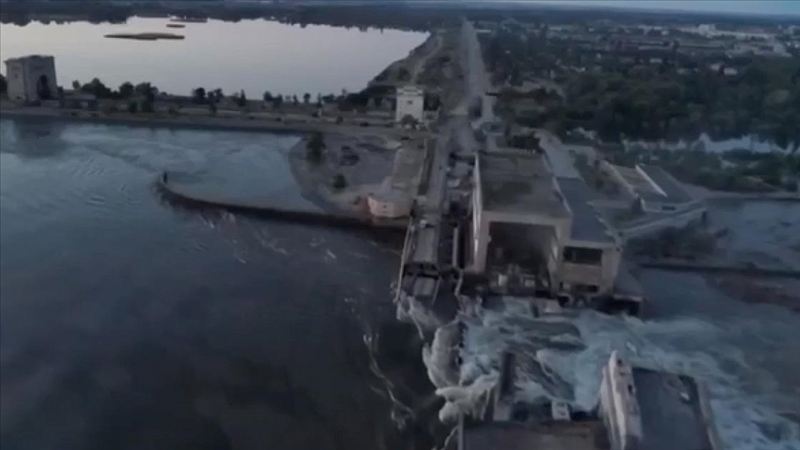 Kaxovka SES yaxınlığındakı Yeni Kaxovka şəhəri su altında qalıb 