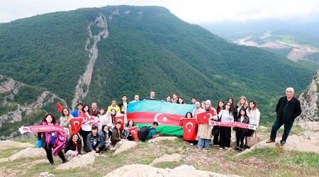 Türkiyəli məktəblilər Şuşada 