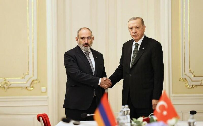 Ərdoğan Paşinyanı xüsusi salamladı - Simonyan 