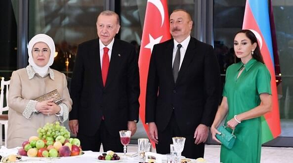 Bakıda sevimli mahnısı oxundu, Ərdoğan da qoşuldu – Video