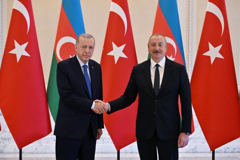 Prezidentlərin geniş tərkibdə görüşü başladı 
