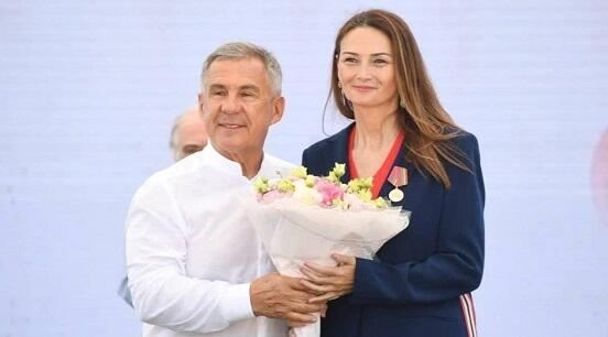 Tatarıstan rəhbəri Qənirə Paşayevanı təltif etdi 