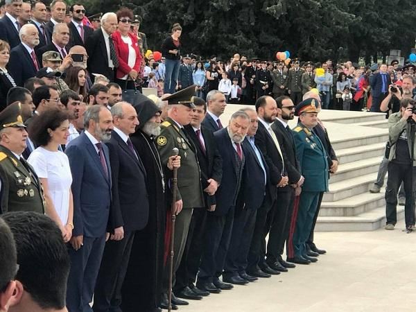 Xankəndidə idim, müdafiə xətti yarıldı... - Paşinyan 
