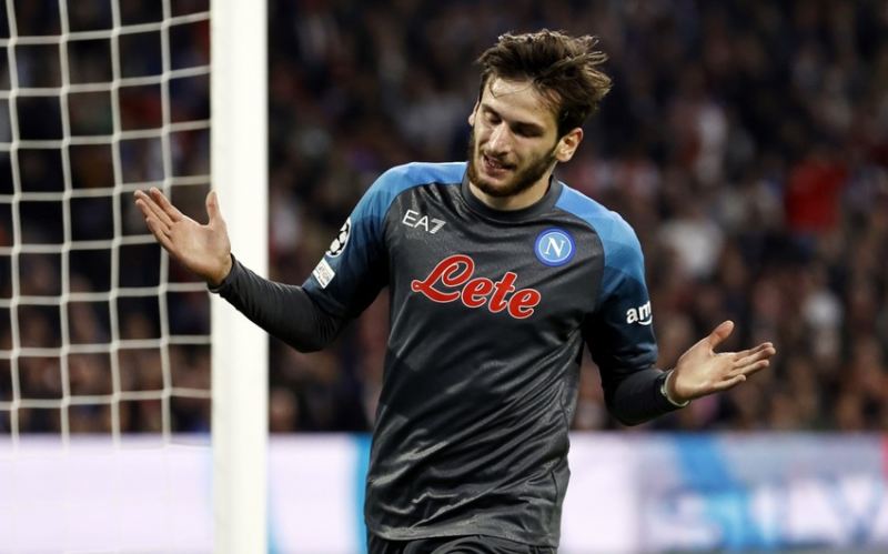 \"Napoli\" gürcüstanlı futbolçu ilə yeni müqavilə imzalamaq istəyir 