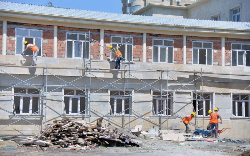 Qəzalı vəziyyətdə olan məktəb və uşaq bağçalarının aqibəti necə olacaq? 