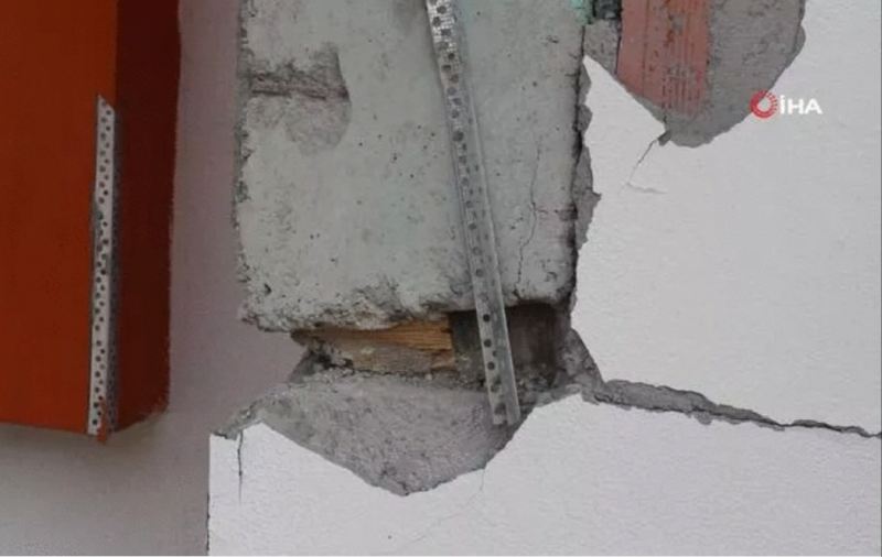 Dağılan binalarda sütunların içinə taxta doldurublarmış 
