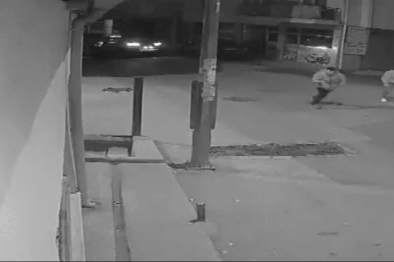 Maşını divara çırpdı, sonra düşüb qaçdı - VİDEO 