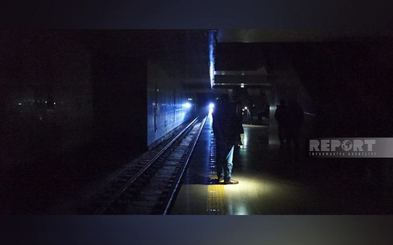 Metroda işıqlar sönüb, metropoliten aydınlıq gətirib 