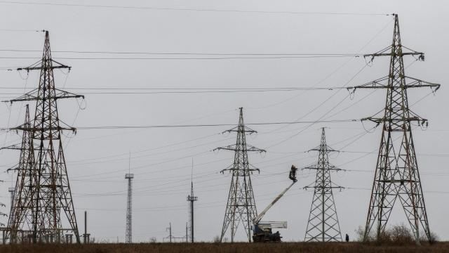 Ukrayna: Rusiya gecə saatlarında 7 rayonun enerji infrastrukturuna hücum edib 