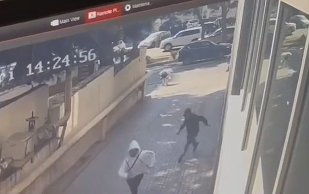 Sirkin yaxınlığında tələbənin vurulma anı - Video 