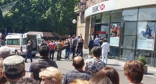 İrəvanda atışma baş verdi: yaralılar var 