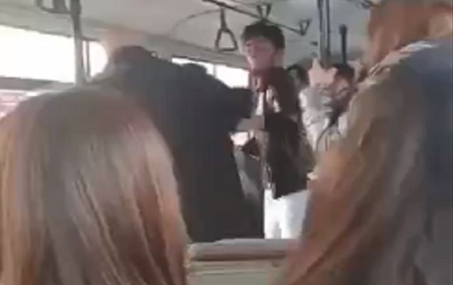 Bakıda marşrut avtobusunda əlbəyaxa dava - Video 