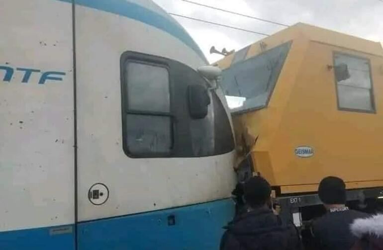 Əlcəzairdə yük qatarı ilə tramvay toqquşub: 7 yaralı var