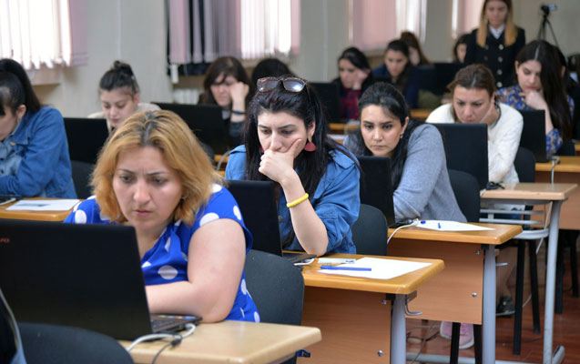 Dövlət qulluğuna qəbul imtahanı keçirildi 