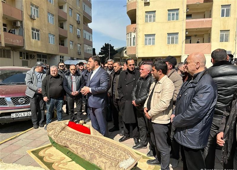 Oqtay Əliyevlə vida mərasimi: Son mənzilə belə yola salındı (VİDEO )