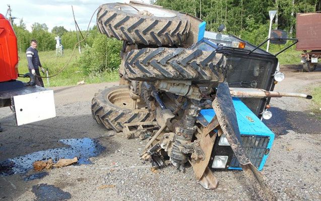 Şabranda qatarla traktor toqquşdu - Ölən var