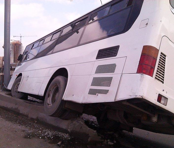 Mikroavtobus piyadaları VURDU: Ölənlər var