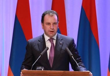 Ölkədən qaçan erməni nazirin qiyabi həbsi qüvvədə qaldı 