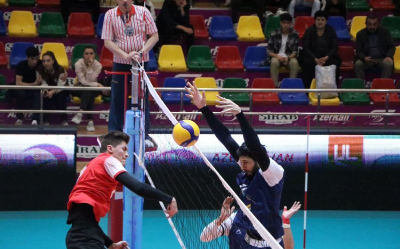 \"Murov\" və \"Xarı bülbül\" yarımfinal mərhələsinə qələbə ilə başlayıb 