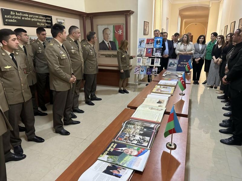 FHN-də “Heydər Əliyev İli”nə həsr olunmuş kitab sərgisi keçirildi 