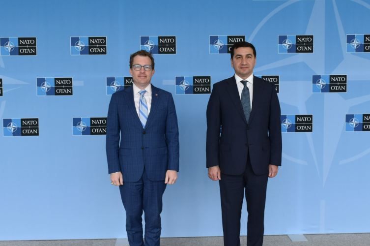 Hikmət Hacıyev NATO Baş katibinin köməkçisi ilə görüşüb 