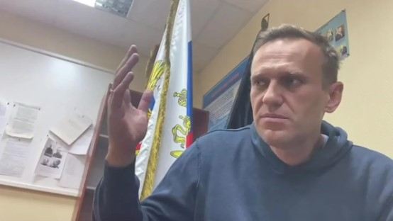 Həbsdə olan Navalnıya Putinin səsi ilə işgəncə verirlər: O  isə bu işgəncənin müsbət tərəflərini açıqlayıb...