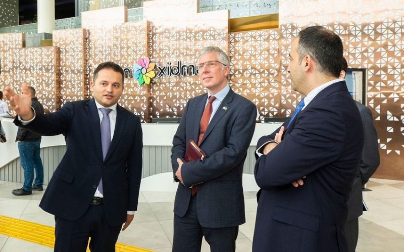 Britaniya səfiri \"ASAN Xidmət\"də olub 