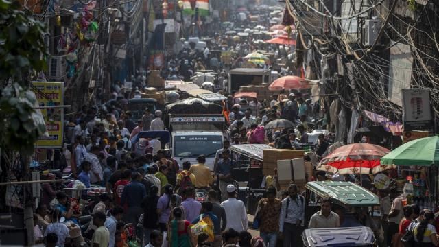 Hindistan əhalisinin sayı Çini keçdi 