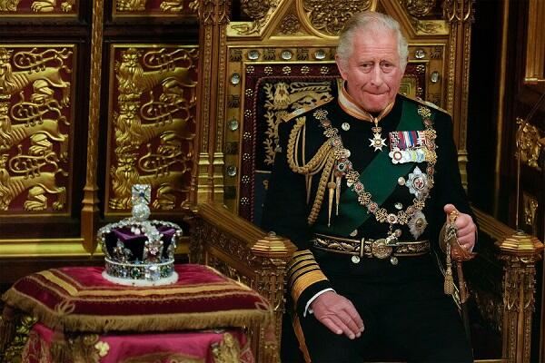 III Çarlz rəsmən Böyük Britaniya kralı oldu 