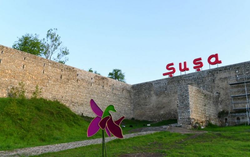 Şuşada Heydər Əliyev və 8 Noyabr küçələrinin kəsişməsində lövhələrin açılışı oldu 