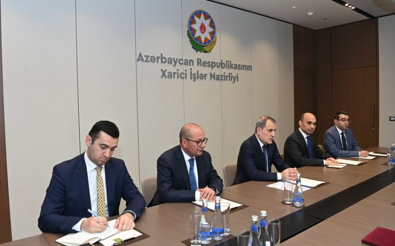 Ceyhun Bayramov ABŞ-ın “Sülhün kökləri” humanitar təşkilatının rəhbəri ilə görüşüb 