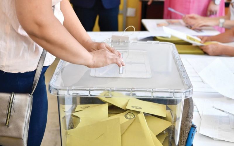 Türkiyədə 3 seçici seçki məntəqəsində ürəktutmadan vəfat edib 