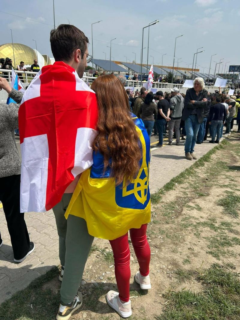 4 ildən sonra Moskvadan Tbilisiyə gələn ilk təyyarəni belə qarşıladılar - Foto 