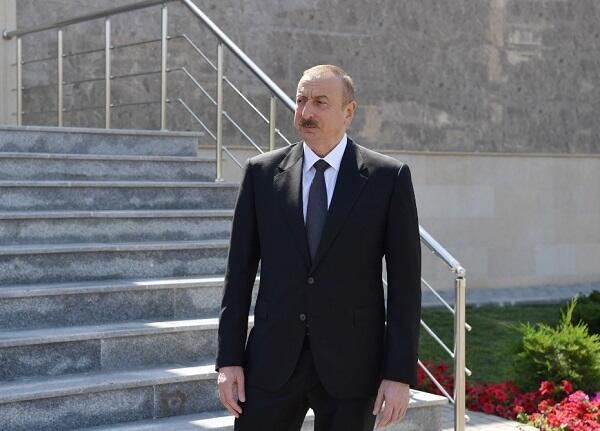 İlham Əliyev Litvada bu abidəni ziyarət etdi 