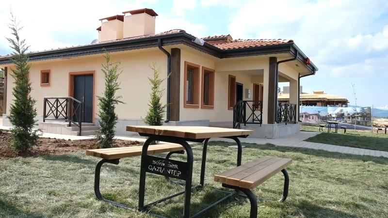 Zəlzələ qurbanlarıın yeni evlərdə məskunlaşmasına başlanıldı 