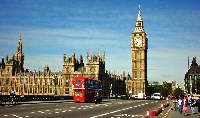 Britaniya Xameneiyə bağlı olan İslam Mərkəzini bağladı 