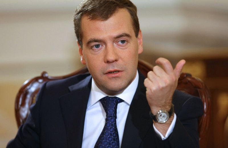 Medvedyev: Ukrayna iki yolla məhv olacaq! 