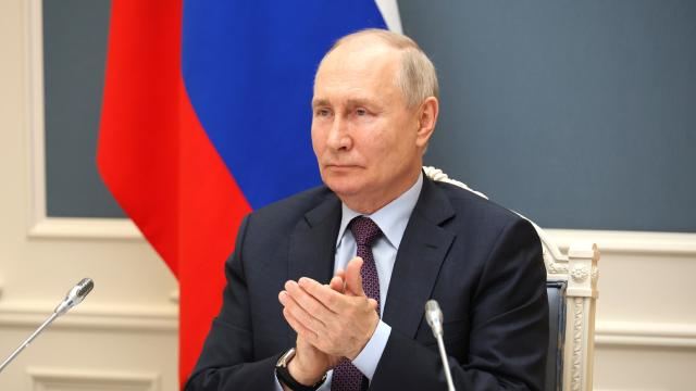 Putin Braziliya prezidenti ilə görüşüb 
