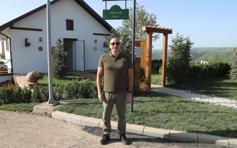 Prezident Laçında bərpa olunmuş evlə tanış olub 