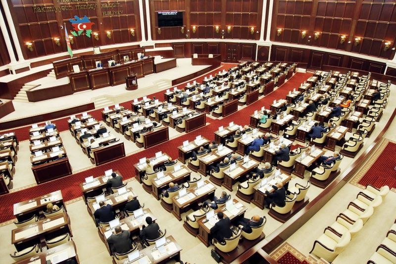 Milli Məclisin plenar iclası başlayıb, gündəlikdə 28 məsələ var 
