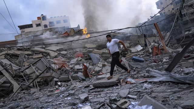 İsrailin hücumlarında 10 min 328 fələstinli həyatını itirib 