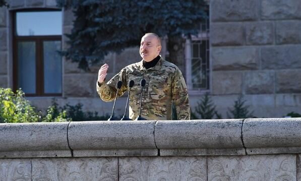 İlham Əliyev Xankəndidəki paradda çıxış etdi 