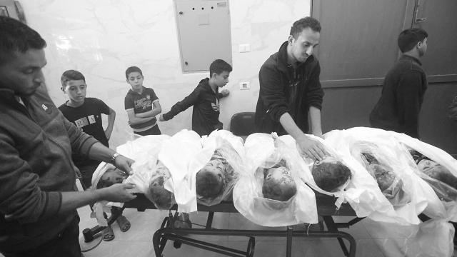 Qəzzadakı qəbiristanlıq rəsmisi: Gördüyüm uşaq cəsədlərinə görə yata bilmirəm 