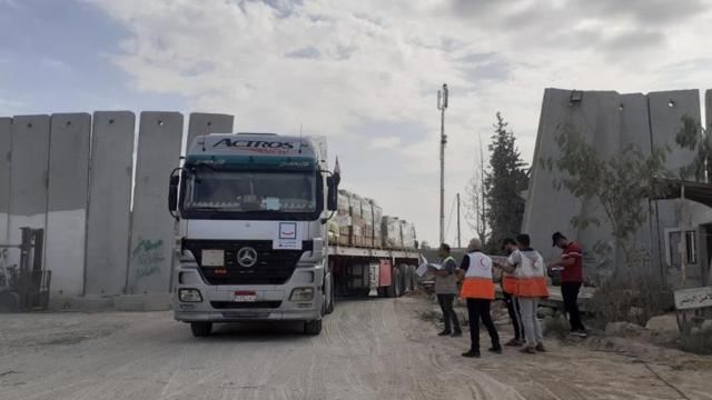 Fələstin Qızıl Ayparası Qəzzaya göndərilən 155 yardım TIR-nı təhvil alıb 
