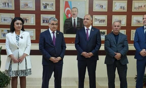 Sədr və deputat partiya fəalları ilə görüşdü 