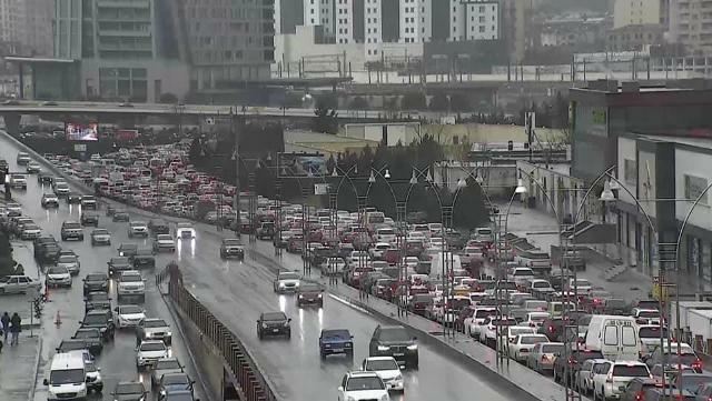 Bakının bir sıra yollarında tıxac müşahidə edilir 