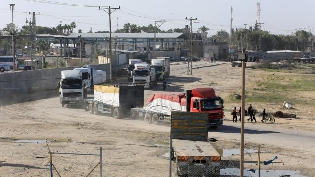 Çərşənbə axşamı Qəzza zolağına 200 yük maşını humanitar yardım gedib. 