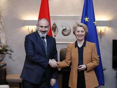 Paşinyan Ursula fon der Leyen ilə ermənilərin Qarabağdan köçünü müzakirə edib 