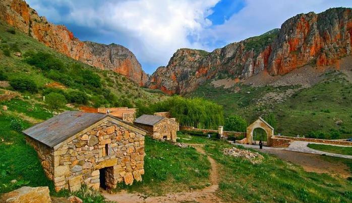 Sülhə qədər həllini gözləyən məsələlər: Zəngəzur, Dərələyəz, Göyçə...